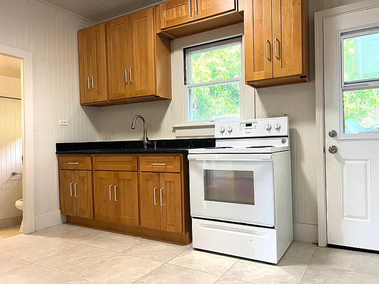 1368 Wilhelmina Rise — Photo 4