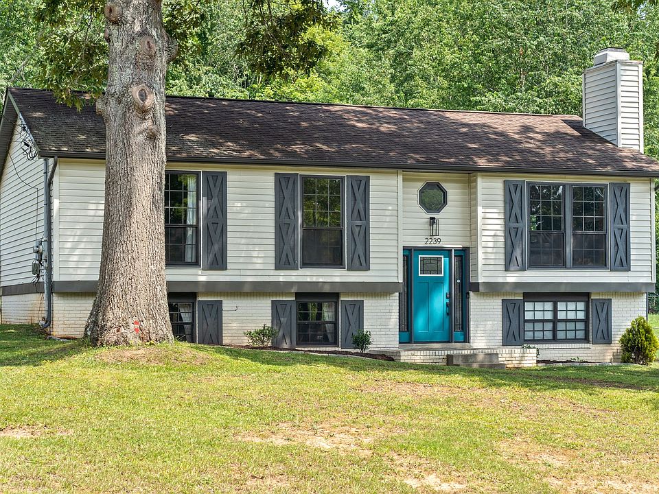 1st image of 2239 Sweetbriar Dr