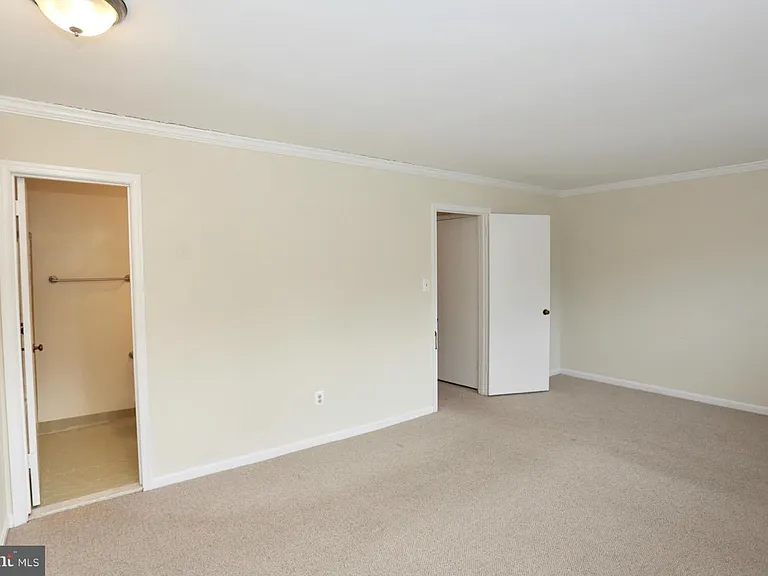 2215 N Somerset St — Photo 13