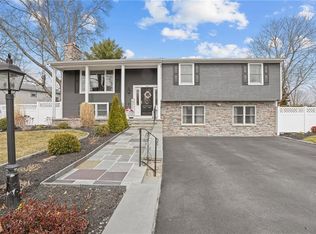 136 Honeysuckle Rd, Warwick, RI 02888