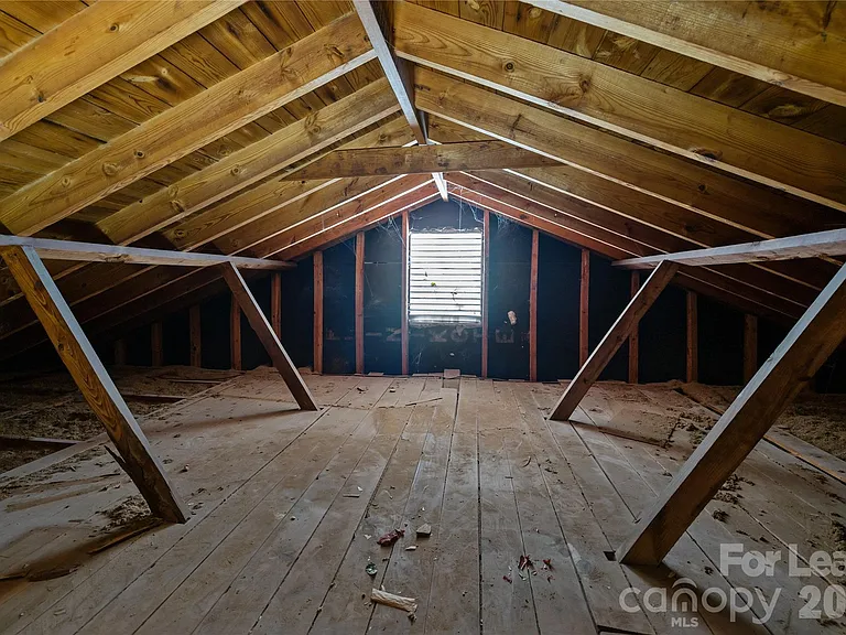 631 Townsend Ave — Photo 26