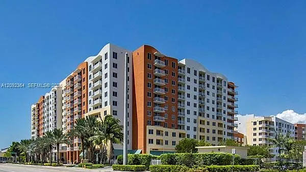 Venture At Aventura East — Photo 2