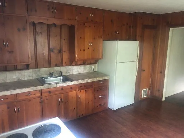 1013 Ritchey St — Photo 2