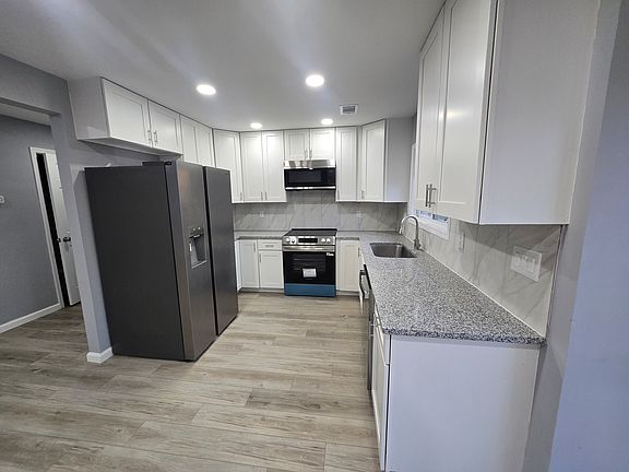 5th image of 1057 Nicklaus Ct #1