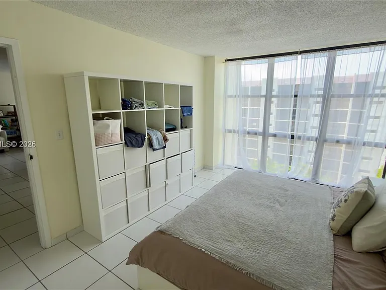 16909 N Bay Rd #907 — Photo 15