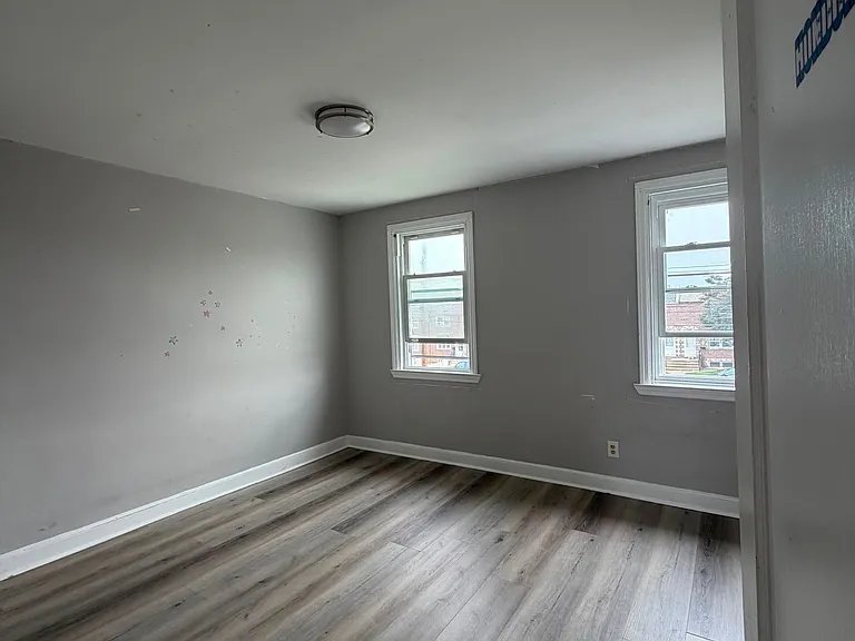 2920 Tyson Ave — Photo 2