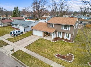 1120 Price Dr, Elgin, IL 60120