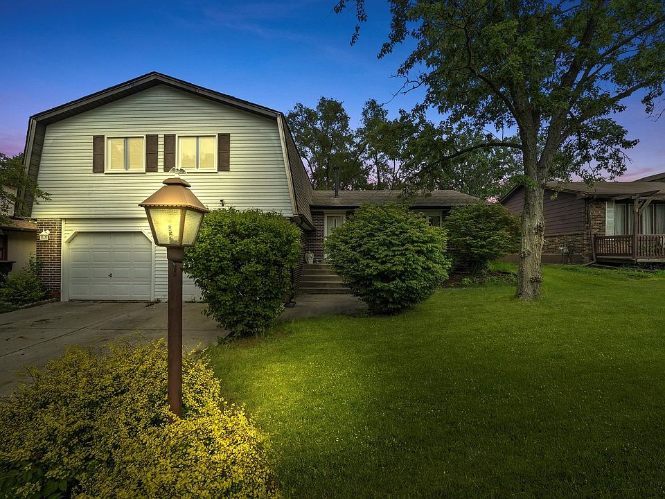 1st image of 22911 Lakeshore Dr