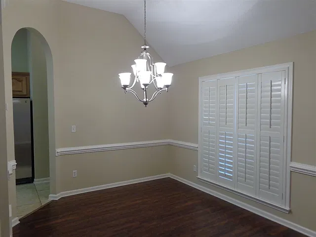 4 bed, 2.0 bath, 2004 sqft, $2,285 — Photo 3