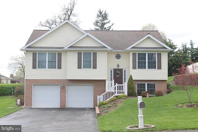 1st image of 19213 Meadow View Dr