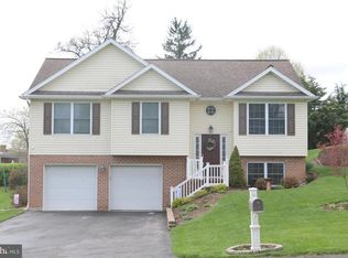 19213 Meadow View Dr, Hagerstown, MD 21742
