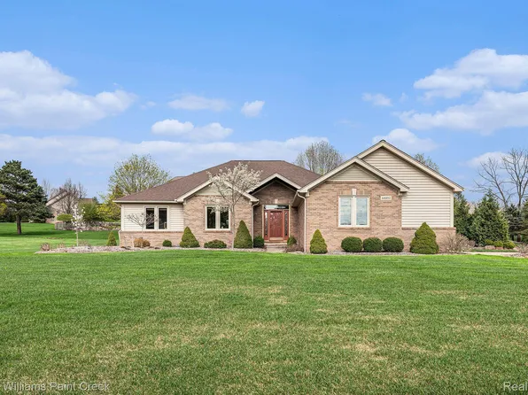 68370 Appleview Dr, Washington, MI 48095