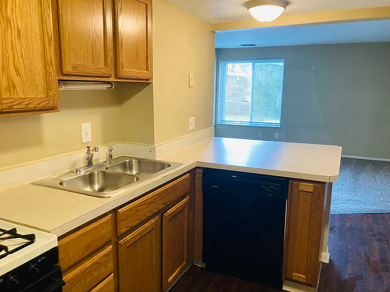 1680 Summit St #2A — Photo 3
