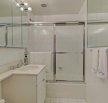4th image of 25 Sutton Pl S APT 1D