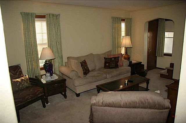 2nd image of 939 Gramercy Ave