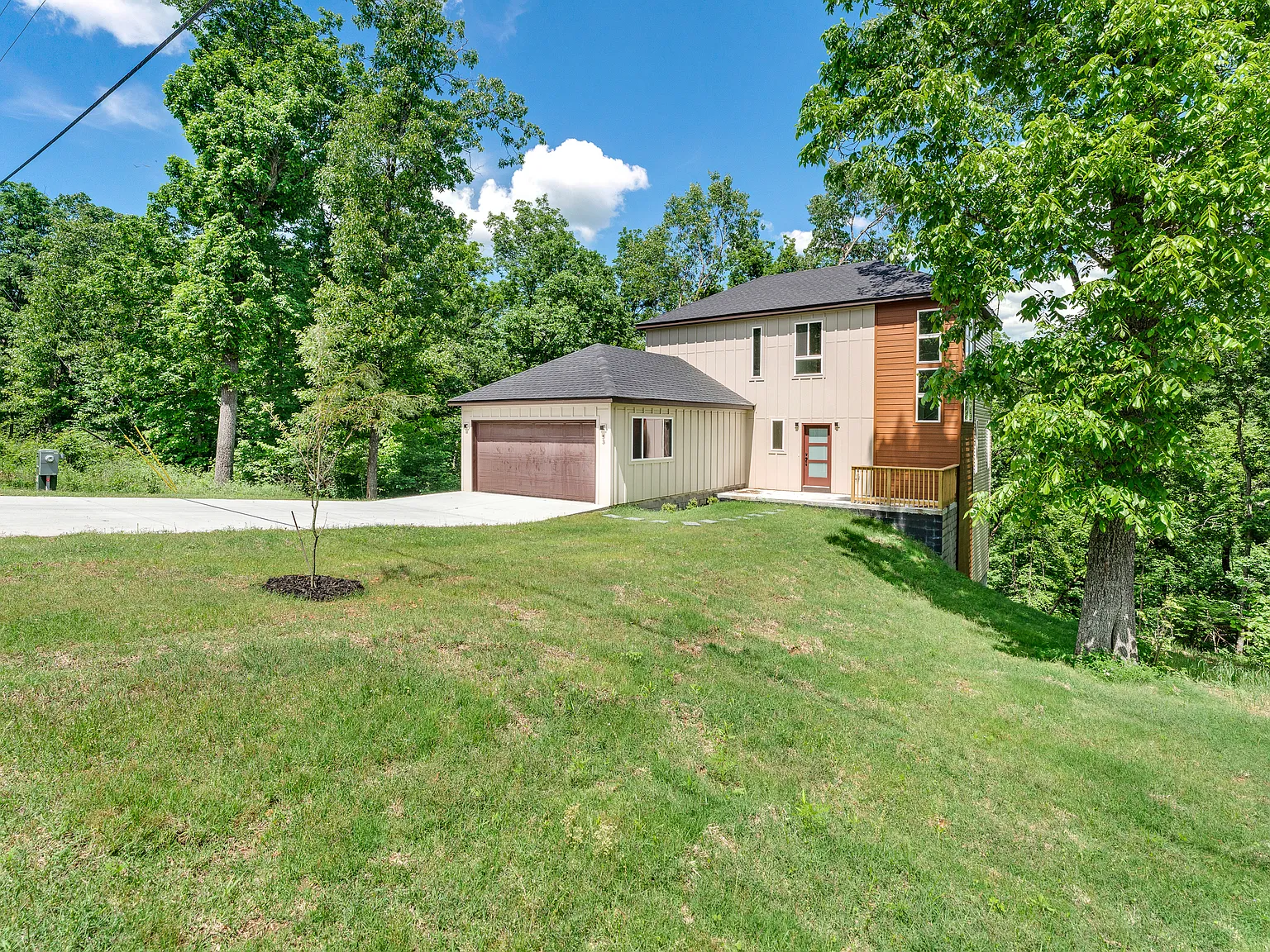 3 bed, 2.5 bath, 1580 sqft, $2,200 — Photo 3
