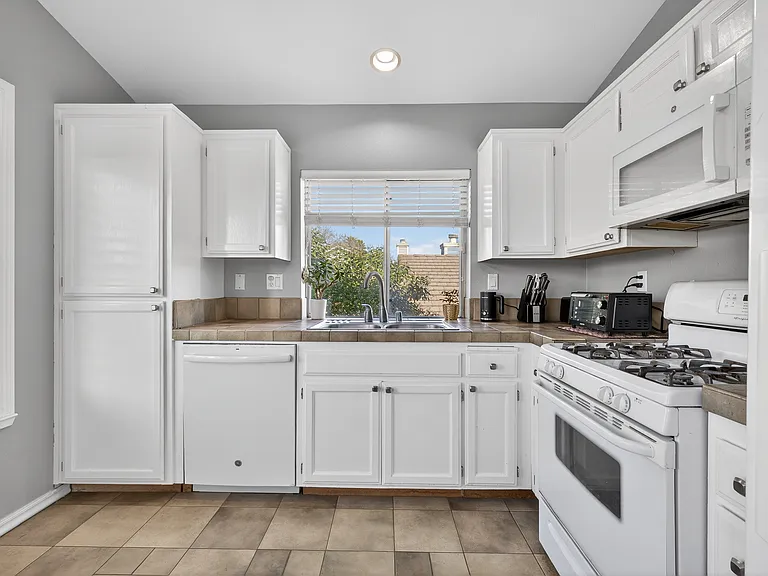 2133 Fairfax Pl — Photo 3