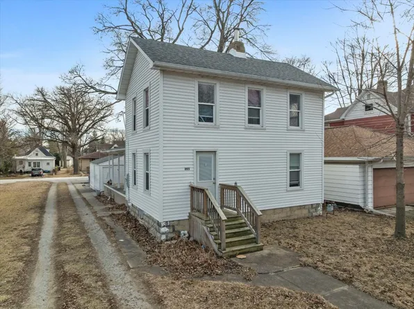 205 E Oak St, Fairbury, IL 61739
