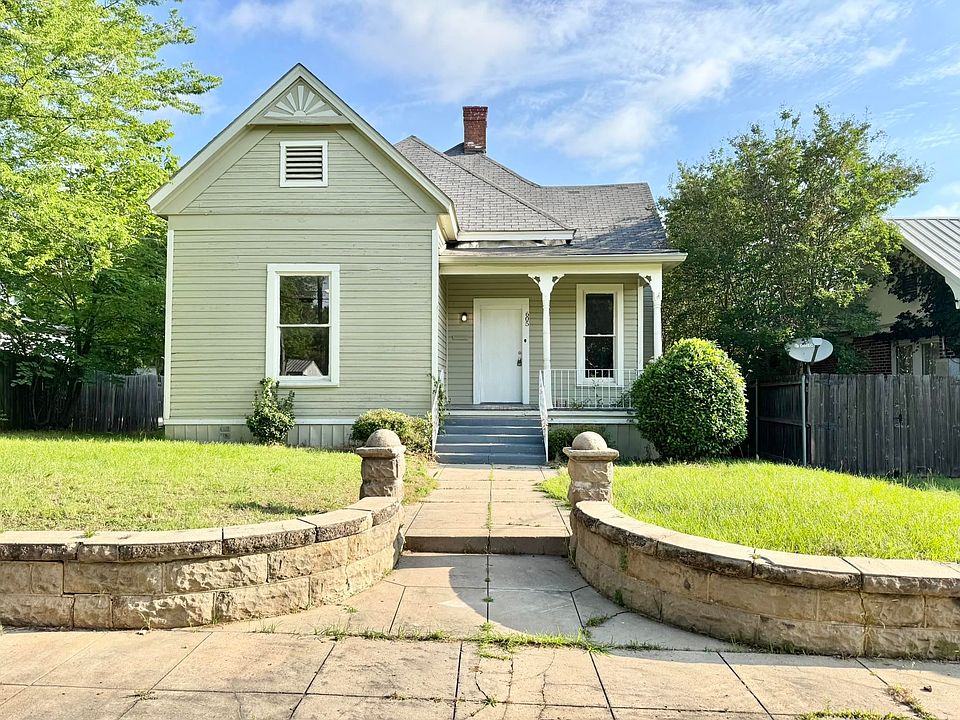 1st image of 605 E Rusk St