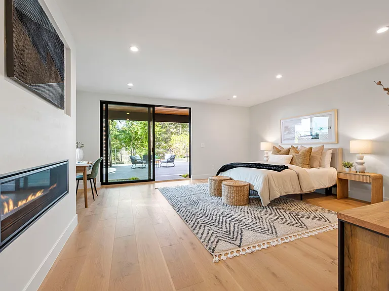 5883 Margarido Dr — Photo 28