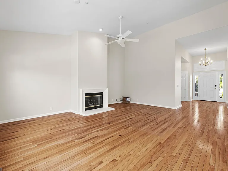 560 Diana Ave — Photo 15