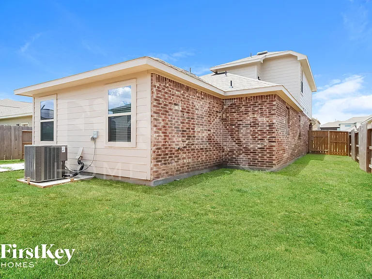 9207 Penfield Dr — Photo 15