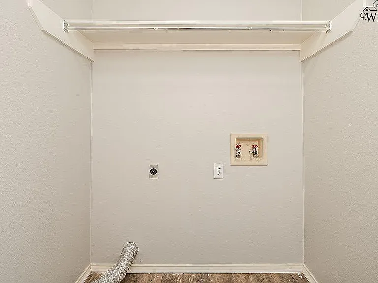 4009 Kingsbury Dr — Photo 9