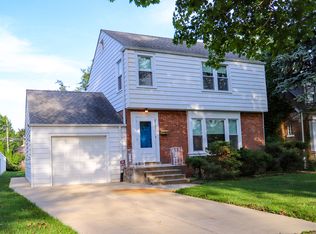 2337 S 16th Ave, Broadview, IL 60155