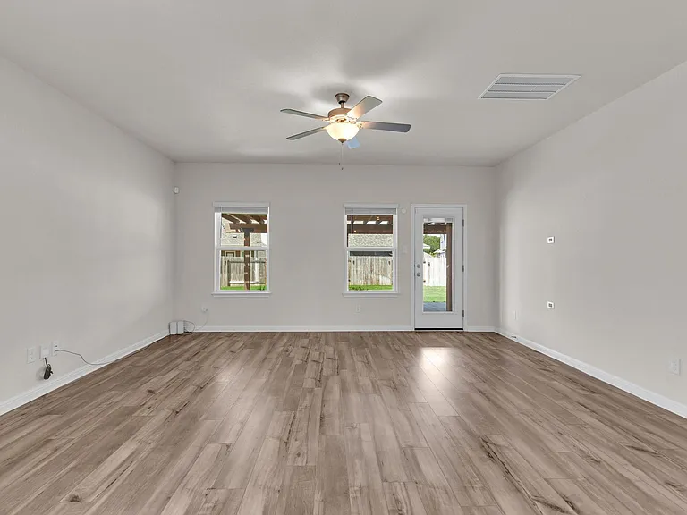 104 Javans Nest — Photo 8