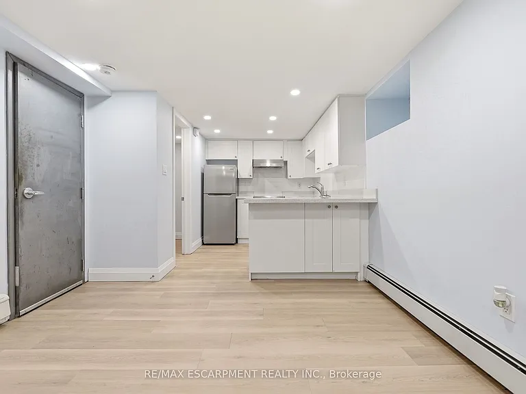 152 Sanford Ave S #LOWER — Photo 7