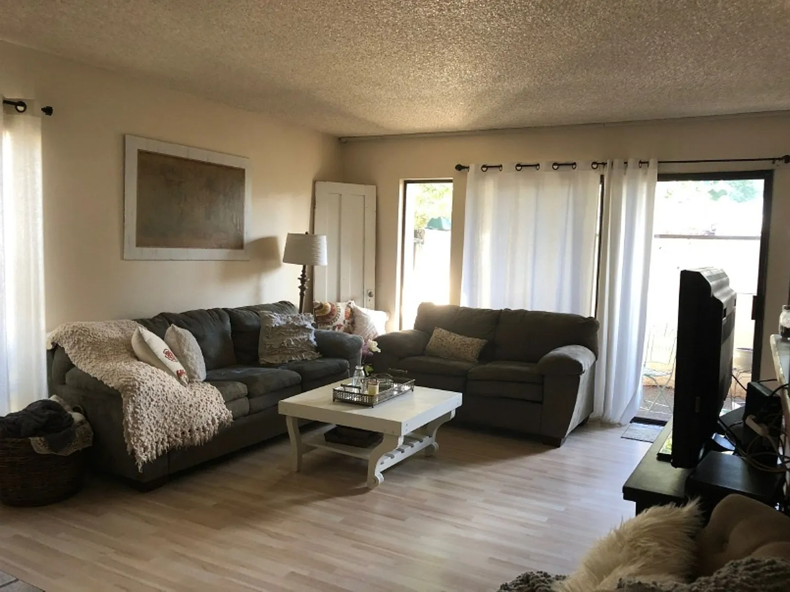 Woodoak Condos — Photo 1