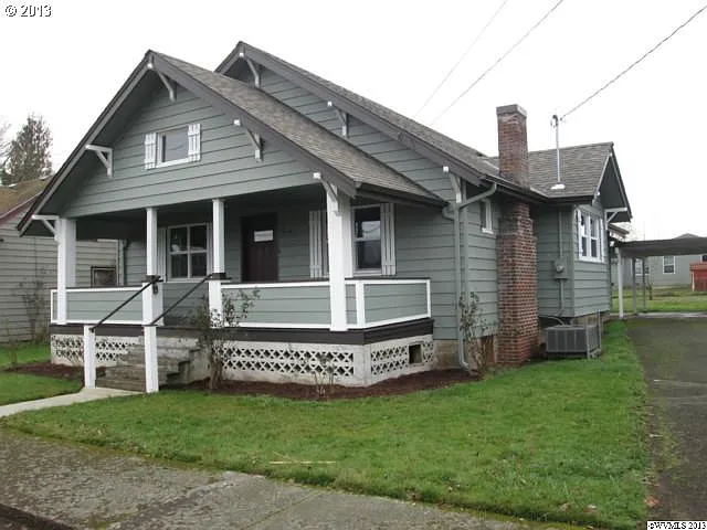 1216 NE 10th Ave photo 1