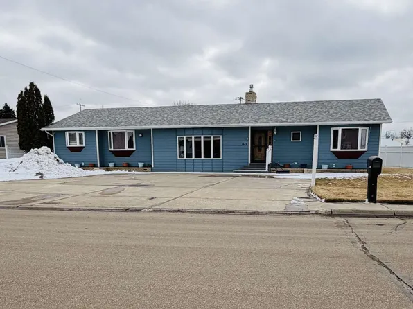 621 W Laurel Ave, Plentywood, MT 59254