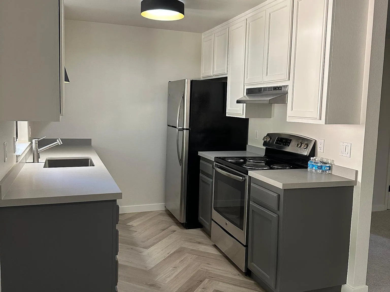 2 bed, 860 sqft, $2,400 — Photo 3