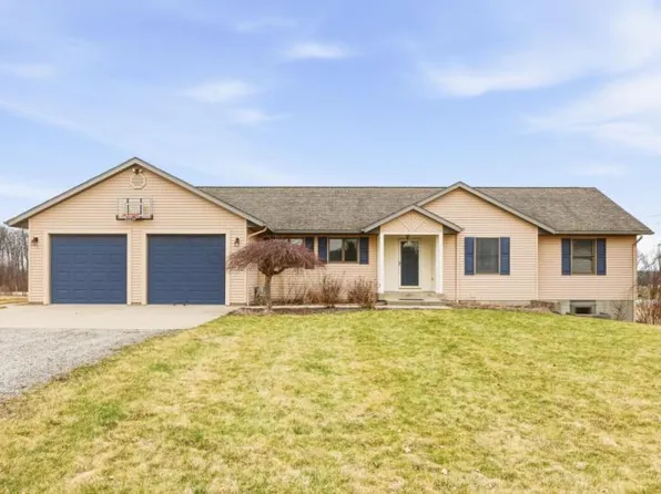 2142 Colwood Rd, Caro, MI 48723