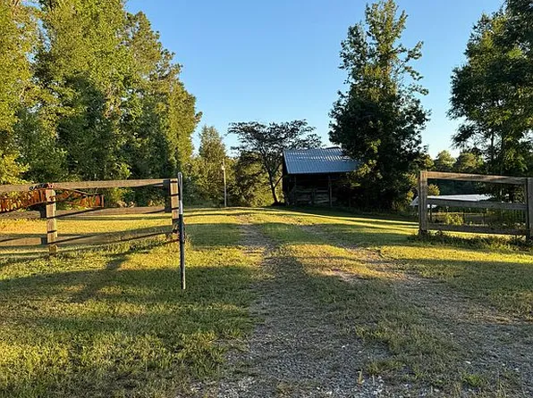356 Sumrall Ln, Preston, MS 39354