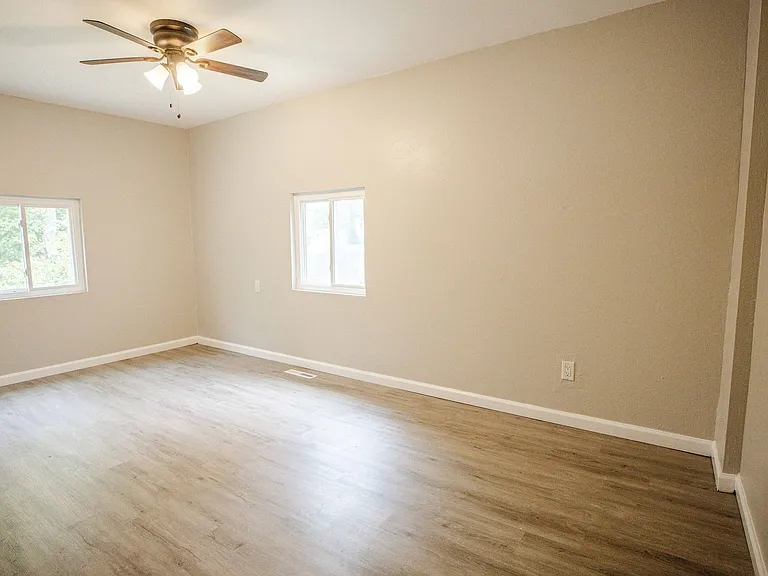 932 Turner Ave — Photo 4