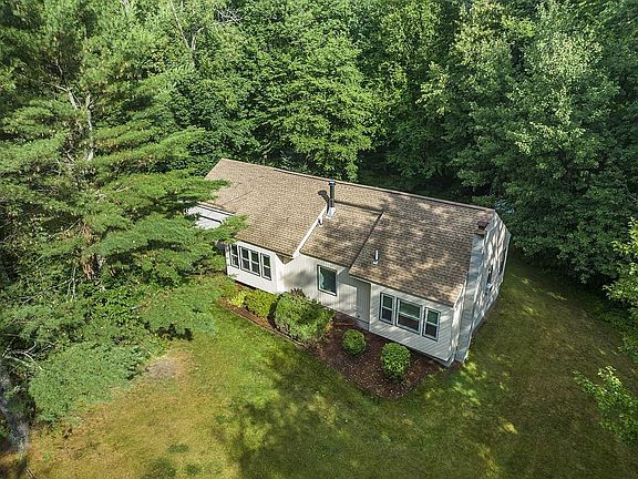 3rd image of 10 Quincy Dr