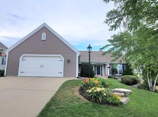 916 Valley Hill Dr, Waukesha, WI 53189