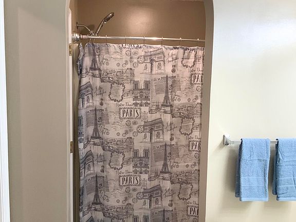 5th image of 805 Cedar Ln APT 20E