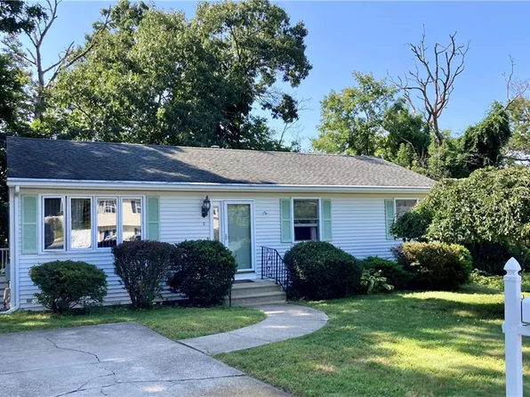 3 Kimberly Ct, North Providence, RI 02911