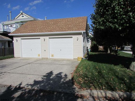 3rd image of 1400 Bay Ave