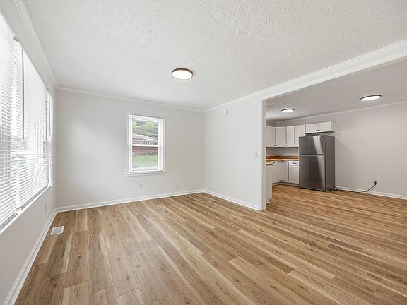 3rd image of 1725 Gygax Ave