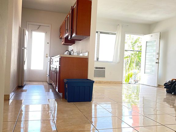 3rd image of 358 Euclid Ave APT 11