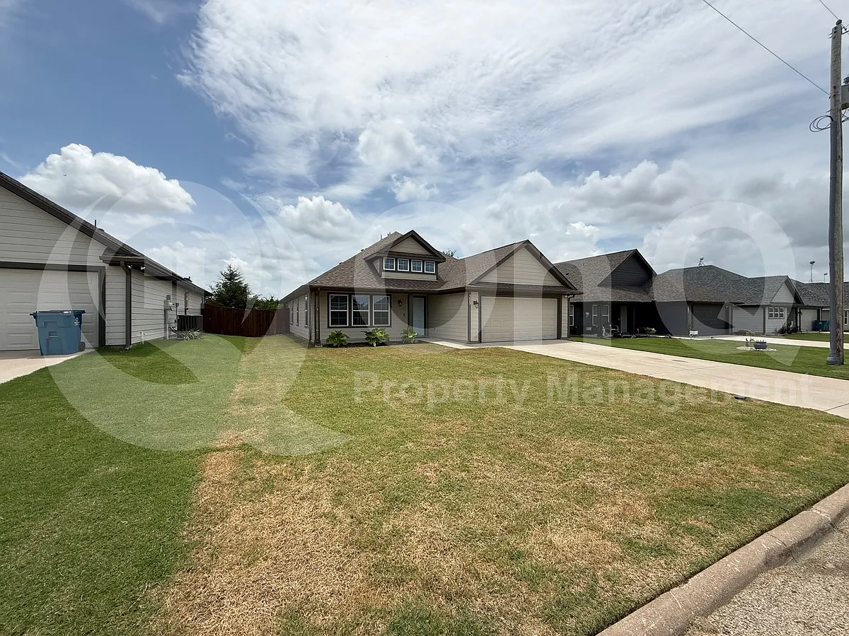3 bed, 2.0 bath, 1832 sqft, $1,999 — Photo 4