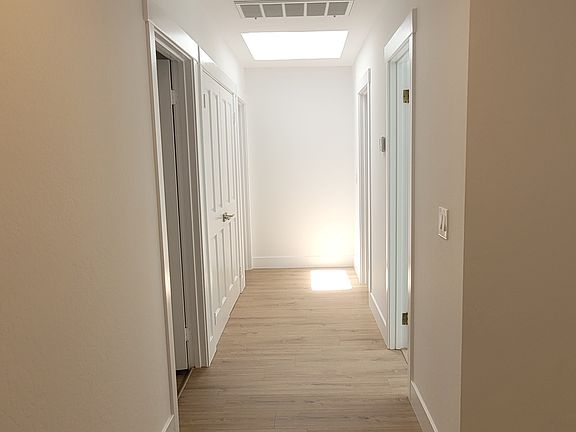 4th image of 266 Selby Ln