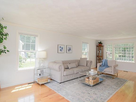 4th image of 60 Worthern Pl