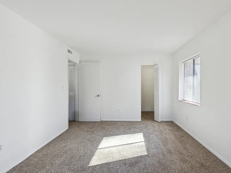Fairway Club Apartments — Photo 16