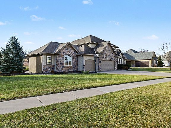5th image of 5739 SW 44th Ct