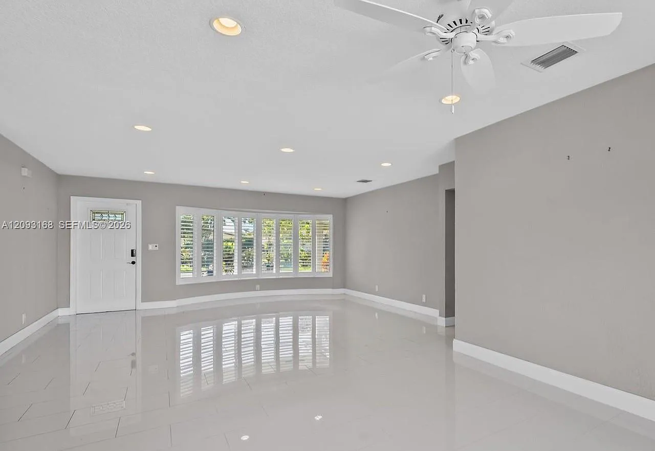 Coral Ridge Isles — Photo 2